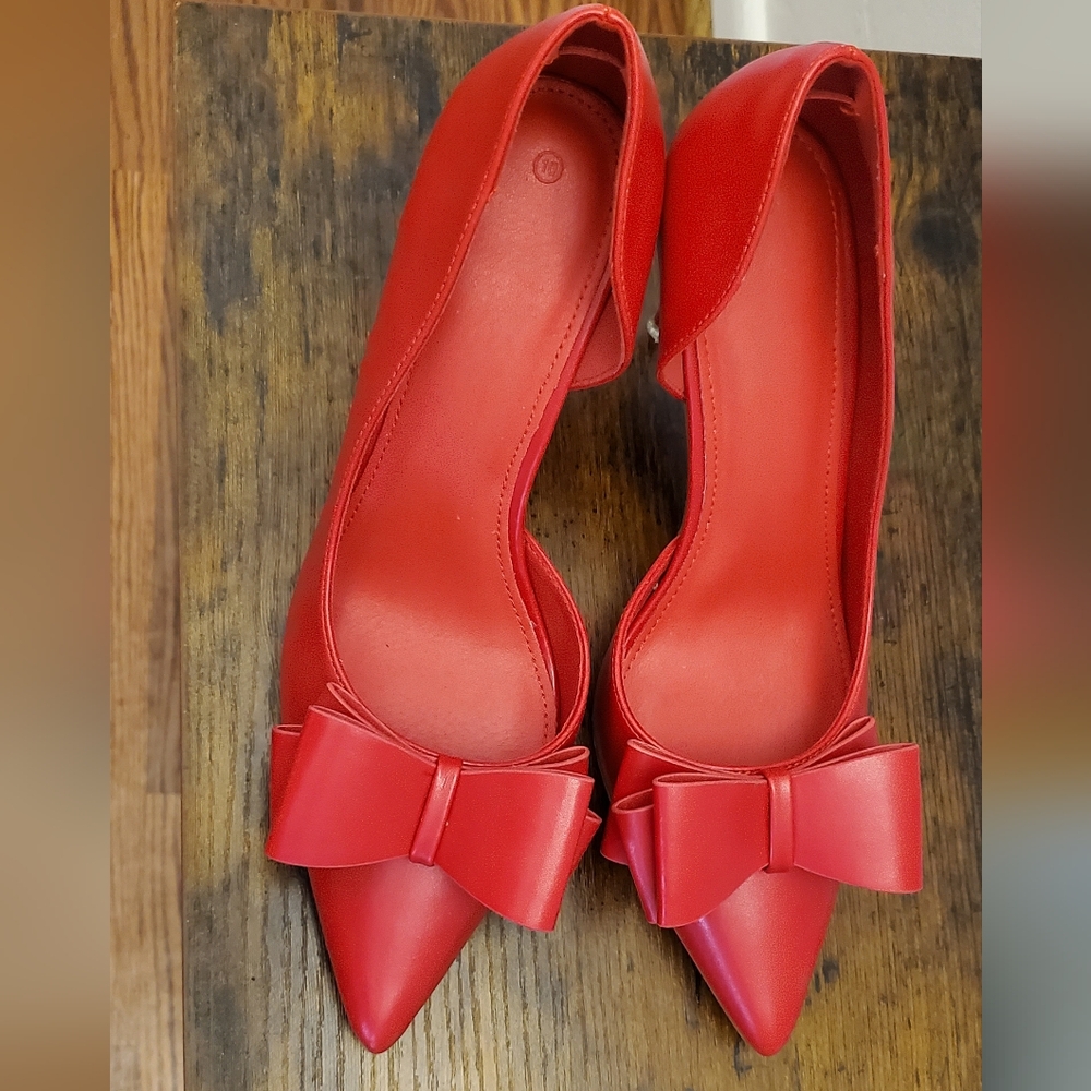 XYD Red Pointed Toe Heels with Bow